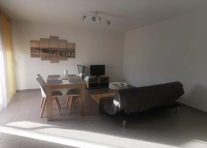 Appartement T2 Accessible Pmr Avec Terrasse Et Garage