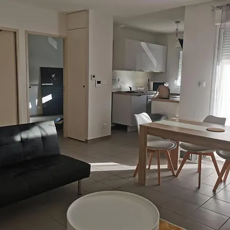 Appartement T2 Accessible Pmr Avec Terrasse Et Garage Onet-le-Chateau Exterior photo